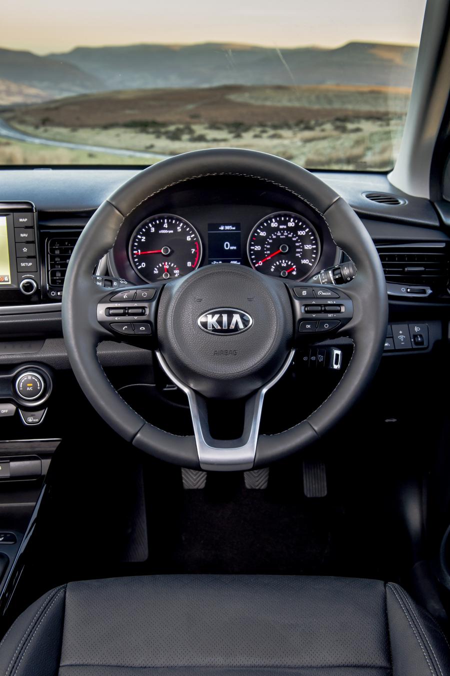 Панель приборов Kia Rio 5-Door 2017 года  (UK) (фото 65 из 145)